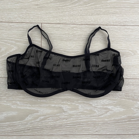 SKIMS After Hours Straight Neck Underwire Bra - Picture 3 of 5